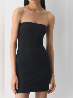 Babaton
Sculpt Knit Tube Dress
Knit mini tube dress in black